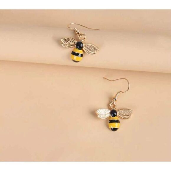 Bubble Bee Design Earrings - Picture 2 of 3